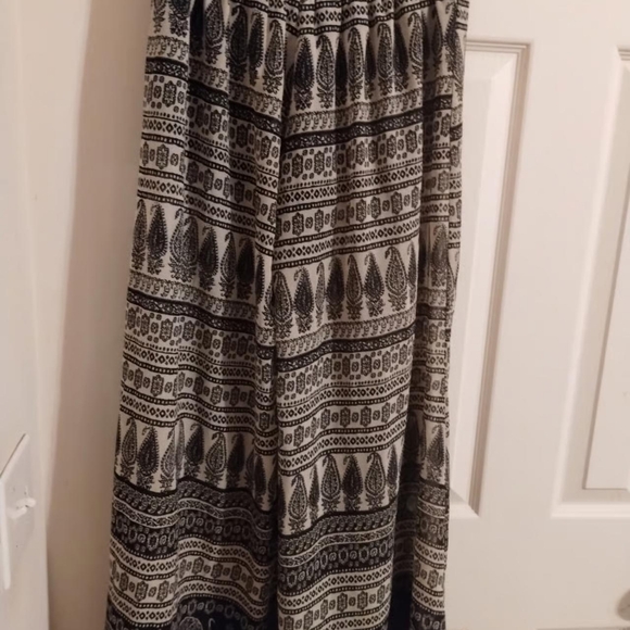 Dresses & Skirts - Women's Casual pants size Medium